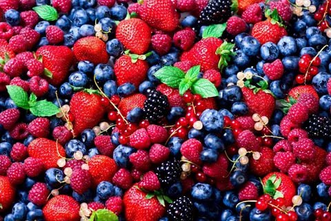 Полезные и вкусные ягоды: что действительно помогает вашему здоровью