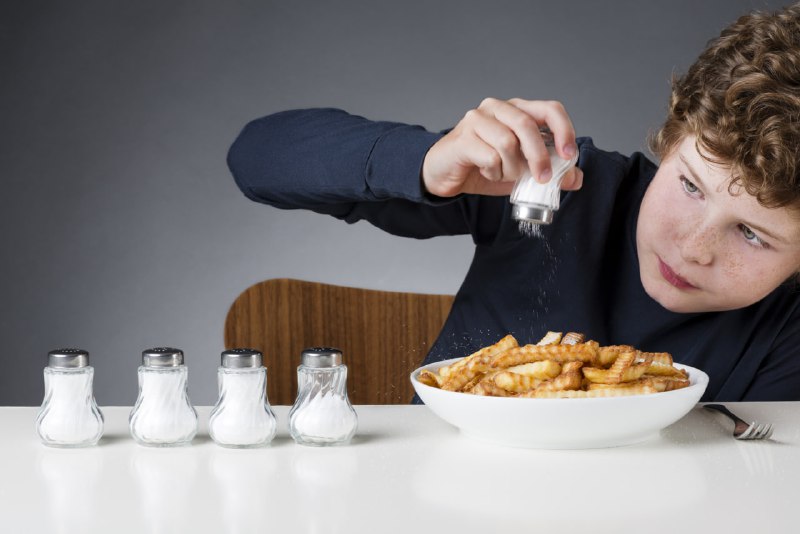 Опасность соли, давления и вредных продуктов: что приводит к инфаркту?