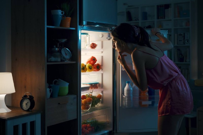 Как поздний ужин влияет на здоровье и как его скорректировать